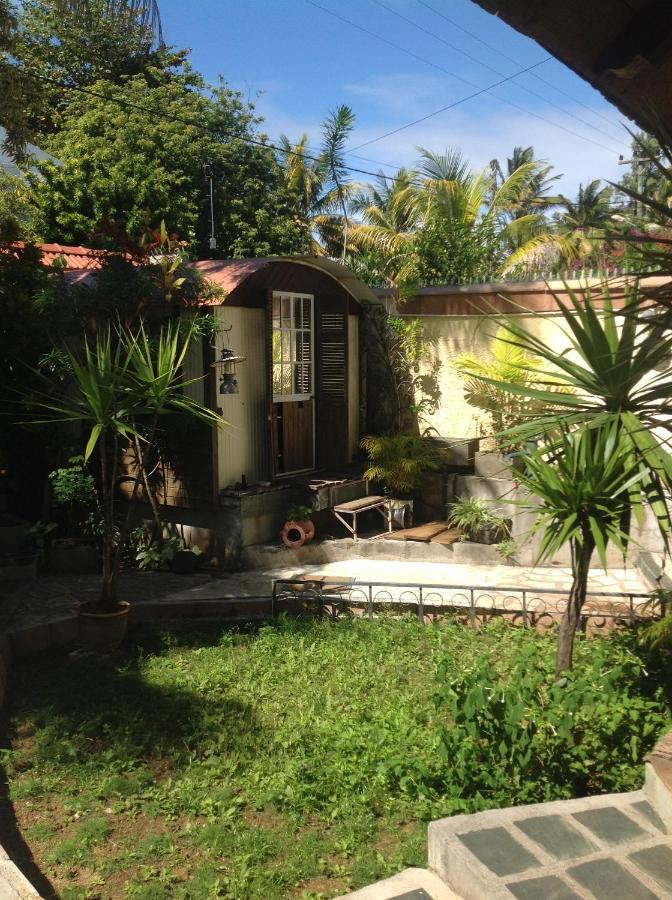 Chez Henri Hotel Pointe D'Esny Exterior photo